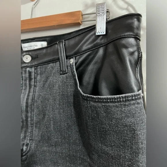 Abercrombie & fitch Curve Love Ankle Straight two toned black jean/leather pants - Picture 5 of 10